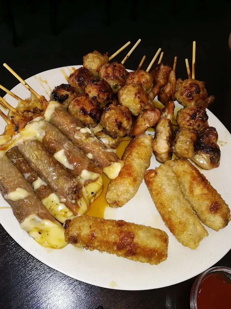 Brochettes Et Nems